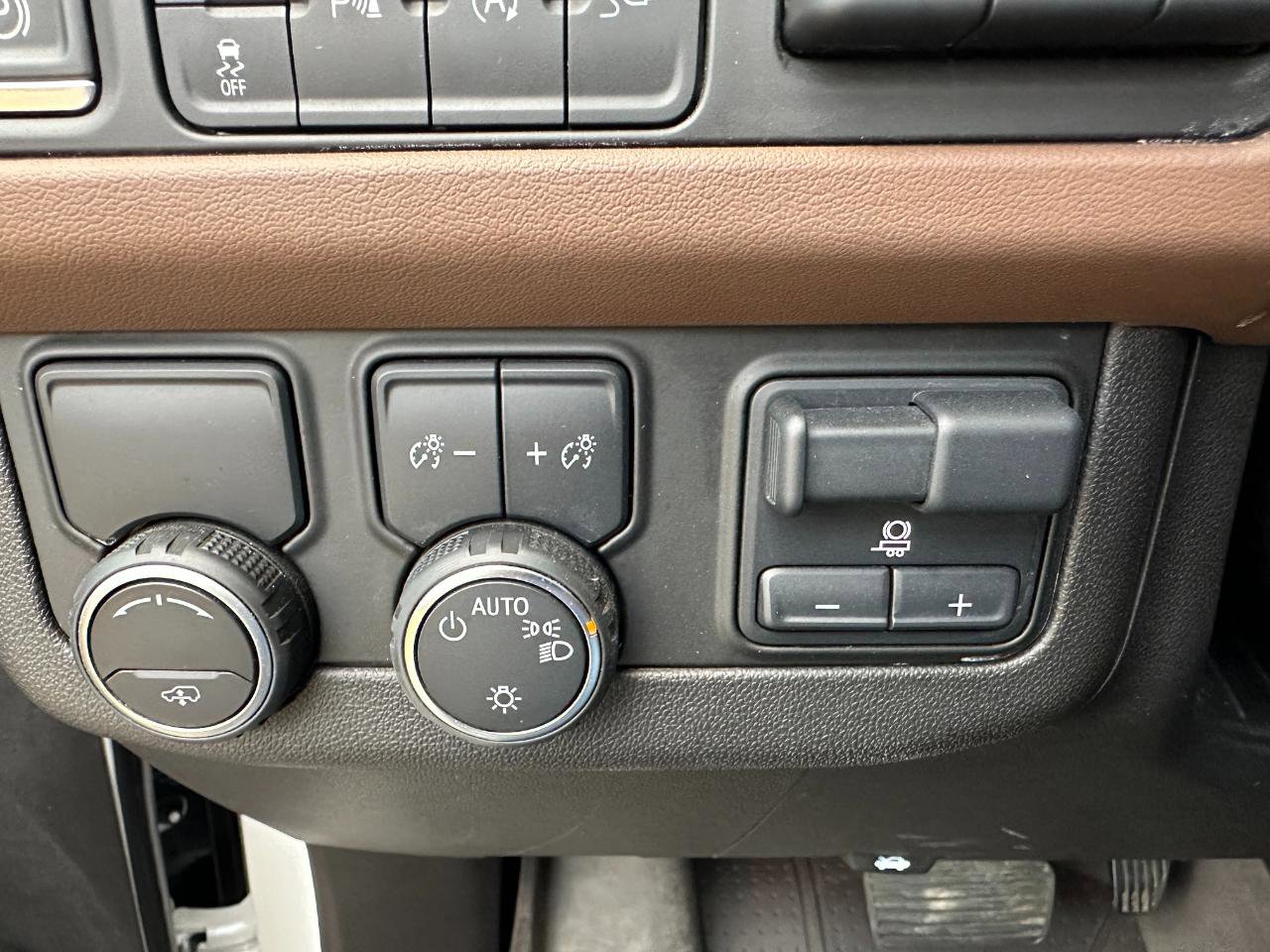 Used 2021 Chevrolet Suburban High Country RWD image 44