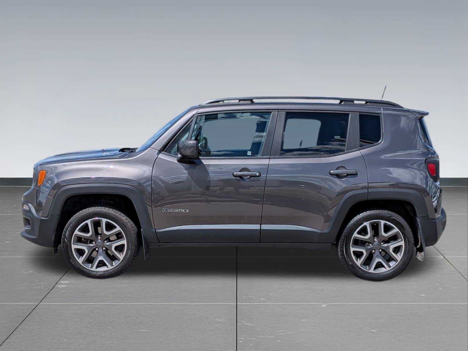 Used 2018 Jeep Renegade Latitude w/ Cold Weather Group AWD/4WD image 2
