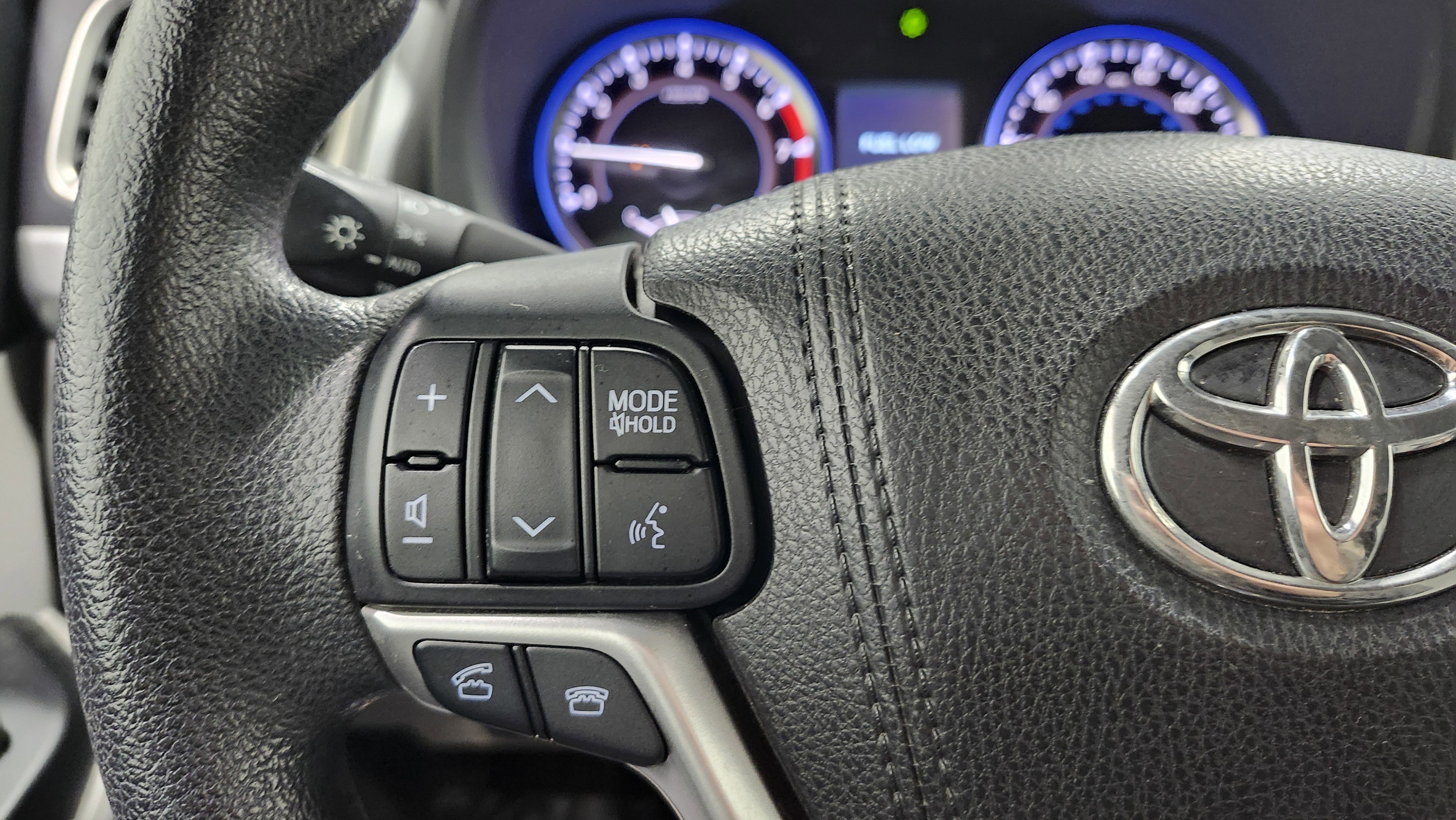 Used 2015 Toyota Highlander LE image 32