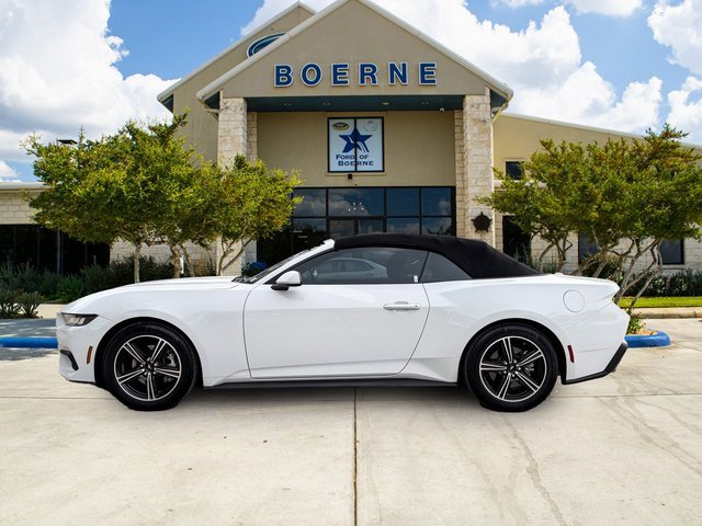 Used 2024 Ford Mustang EcoBoost image 2