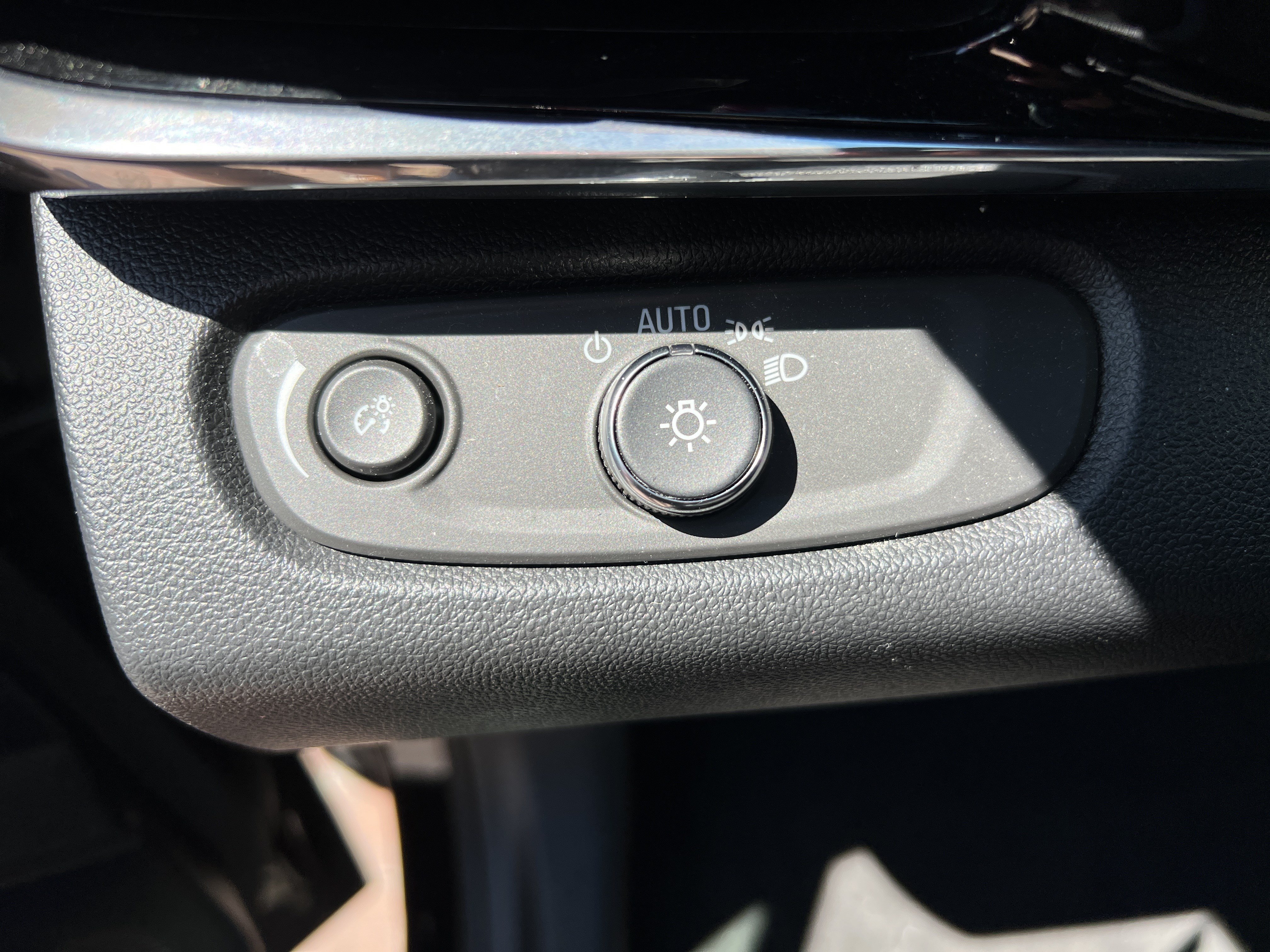 Used 2025 Buick Envista Sport Touring w/ Convenience II Package FWD image 36