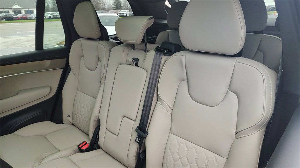 New 2026 Volvo XC90 B6 Plus image 28