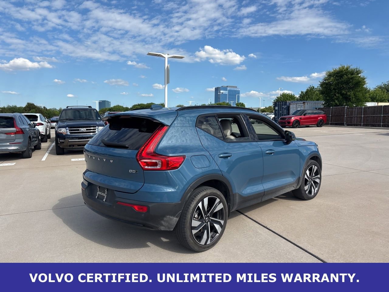 Certified 2023 Volvo XC40 B5 Ultimate w/ Protection Package Premier image 5
