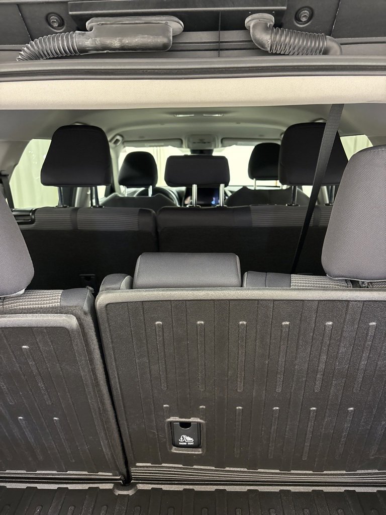 Used 2023 Toyota Highlander L image 31