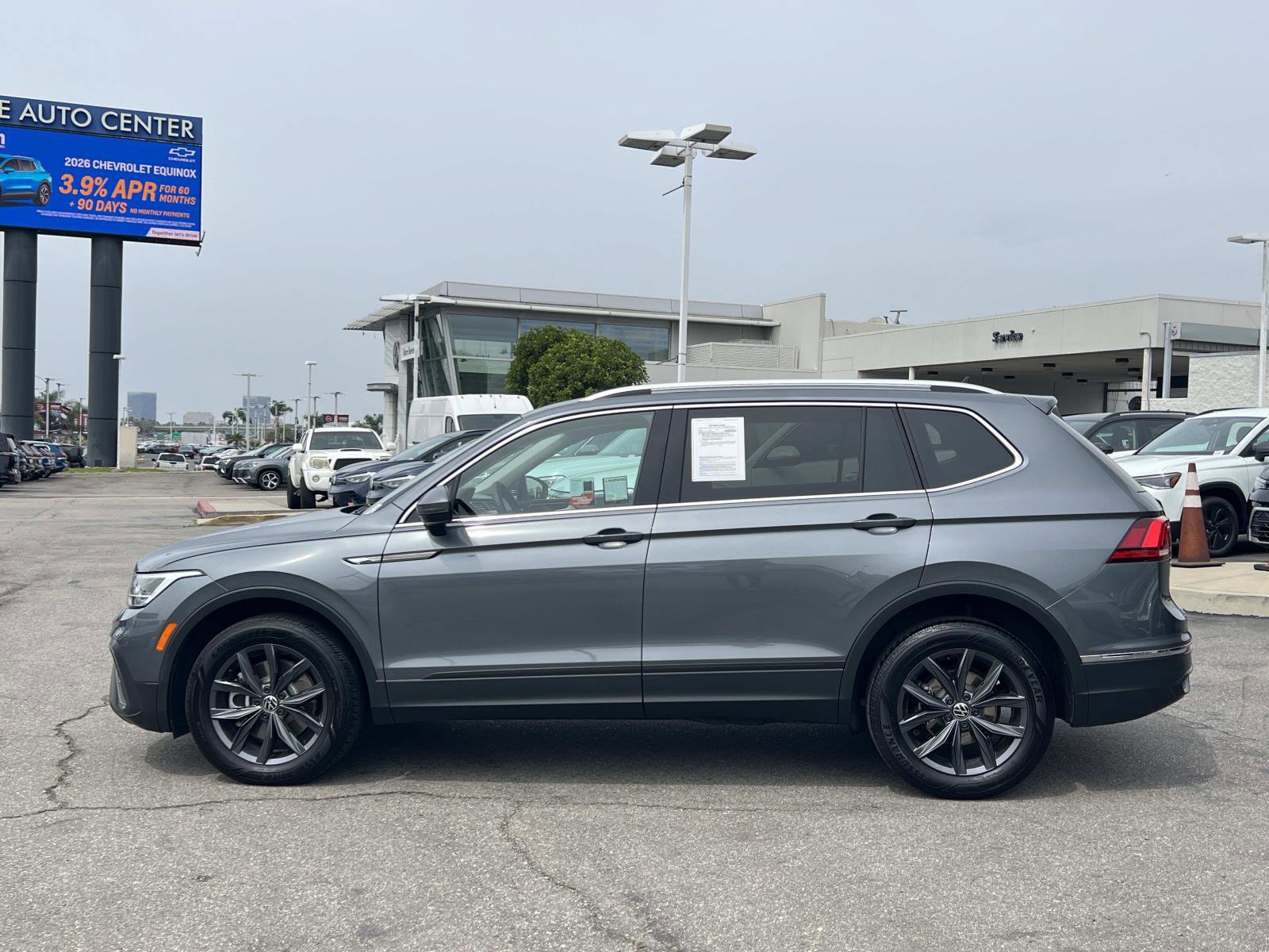 Certified 2023 Volkswagen Tiguan SE image 2