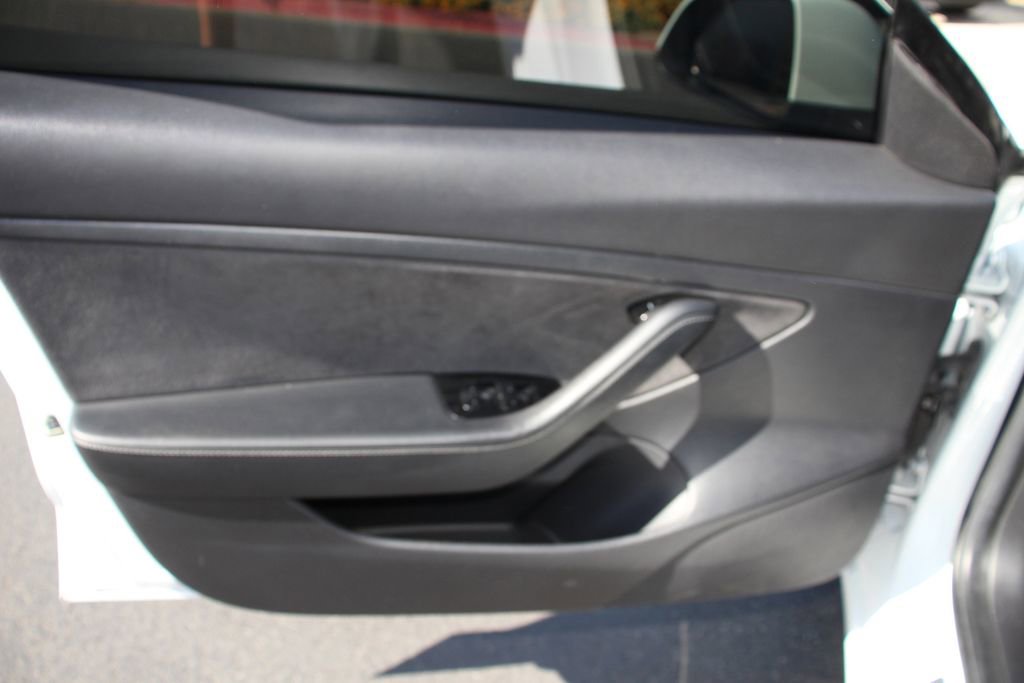 Used 2020 Tesla Model 3 Standard Range Plus RWD image 20