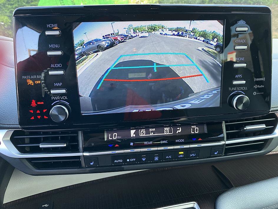Certified 2024 Toyota Sienna XLE FWD image 15