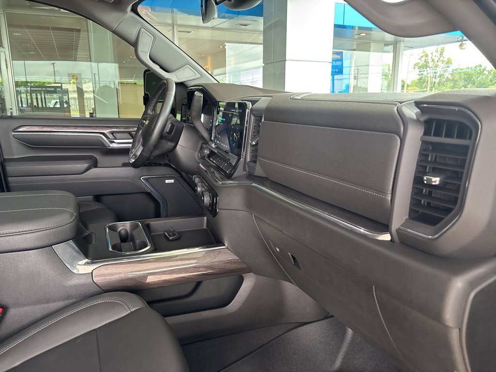 Used 2024 Chevrolet Silverado 2500 LTZ w/ LTZ Convenience Package image 33