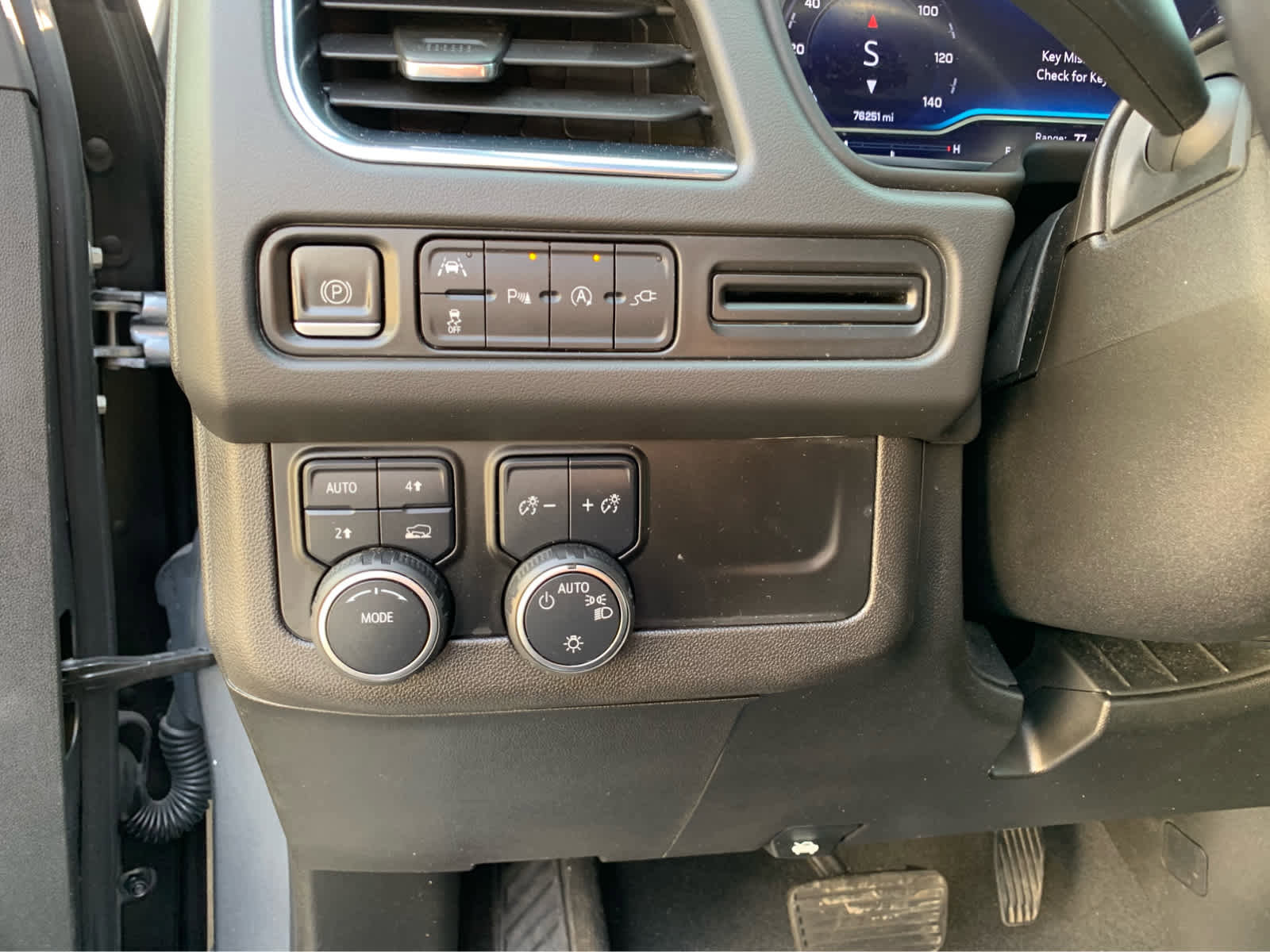 Used 2022 Chevrolet Suburban LT AWD/4WD image 14