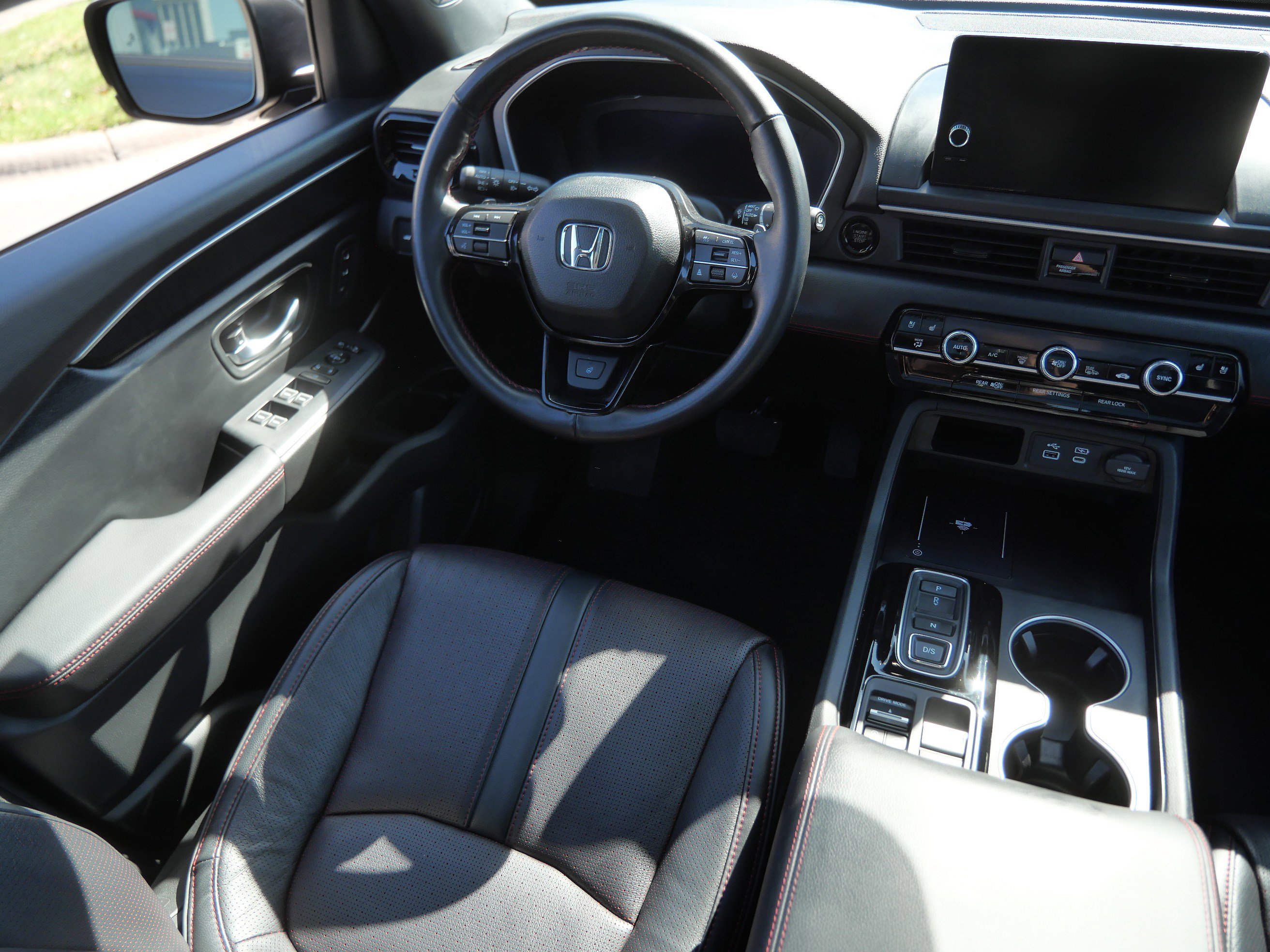 Used 2025 Honda Pilot Black Edition image 9