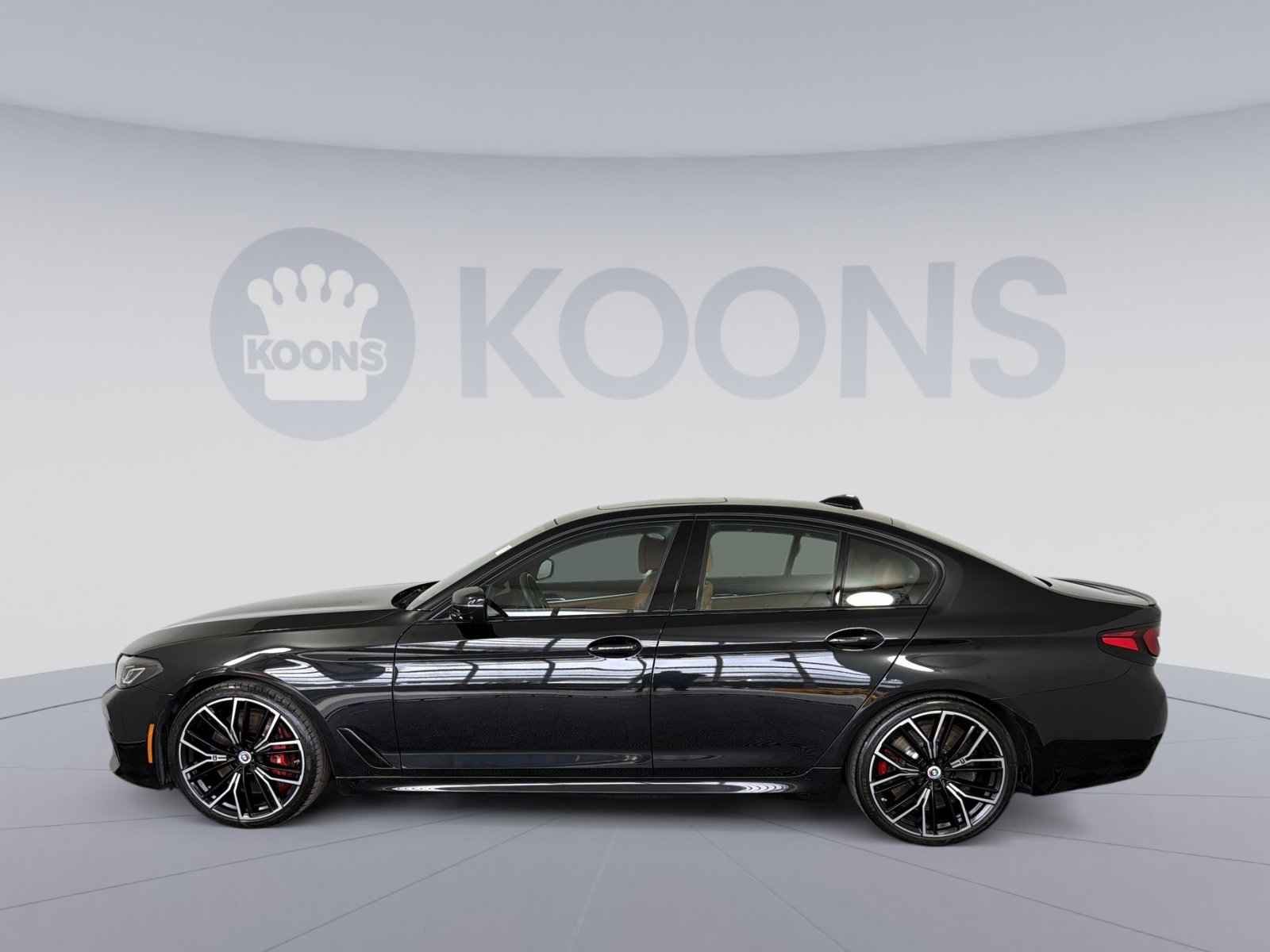 Used 2023 BMW M550i xDrive w/ Executive Package image 2