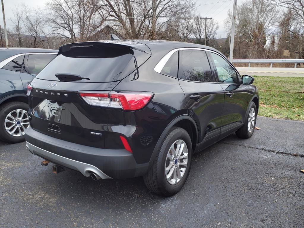 Used 2022 Ford Escape SE w/ Cold Weather Package image 2
