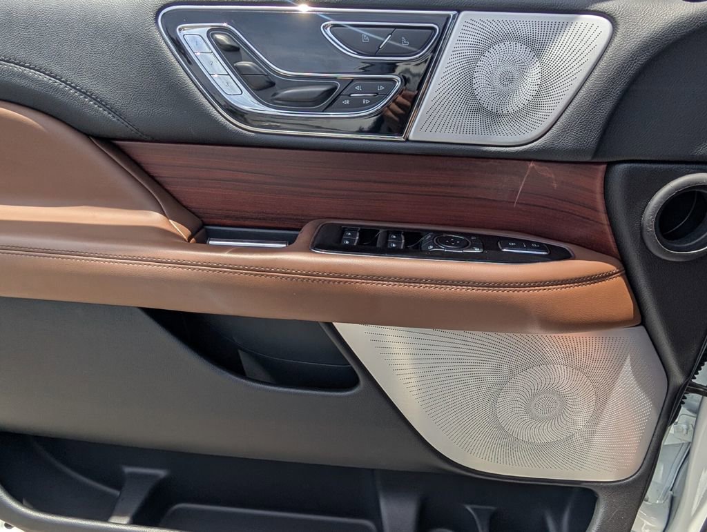 Used 2023 Lincoln Navigator Reserve AWD/4WD image 35