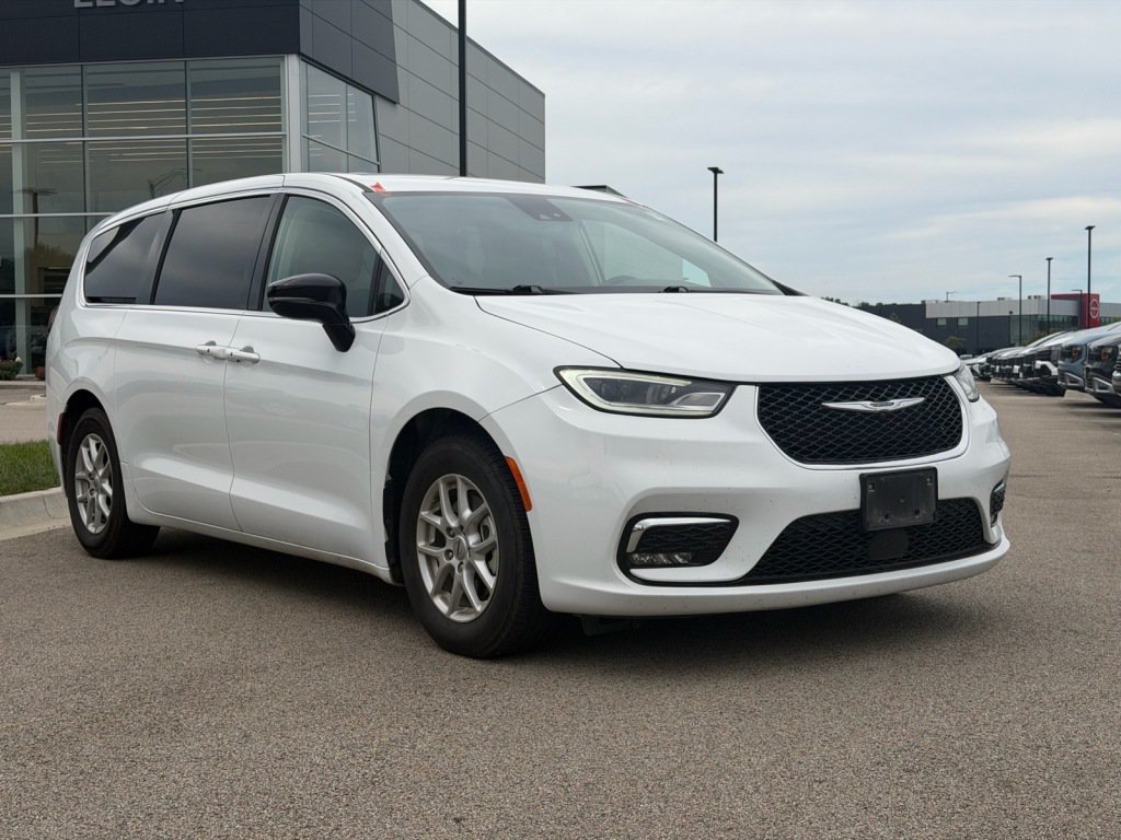 Used 2024 Chrysler Pacifica Touring-L