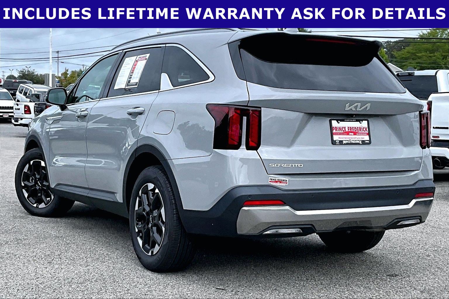Used 2025 Kia Sorento S FWD image 9