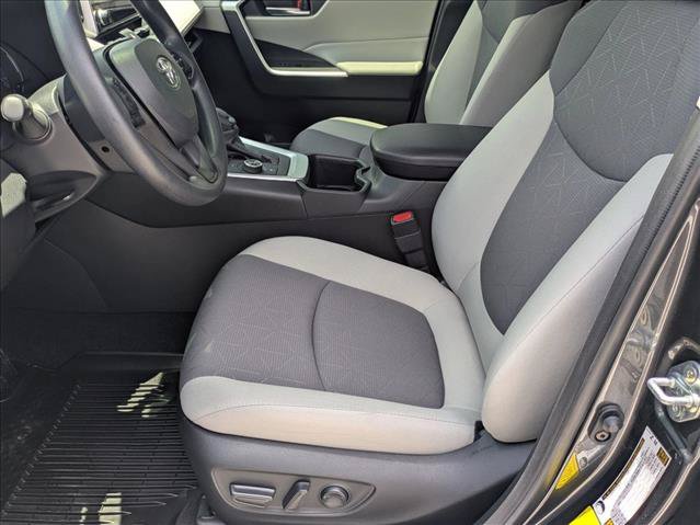 Used 2025 Toyota RAV4 XLE AWD/4WD image 14