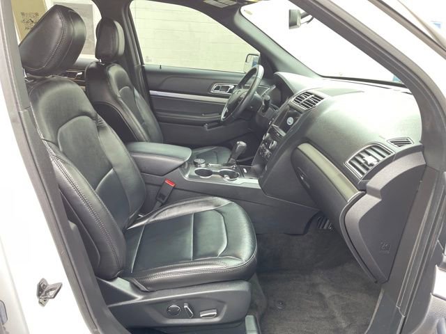 Used 2018 Ford Explorer XLT w/ Equipment Group 202A image 37