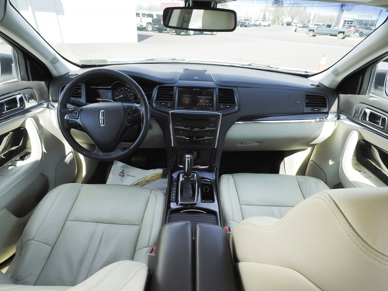 Used 2013 Lincoln MKS AWD image 36