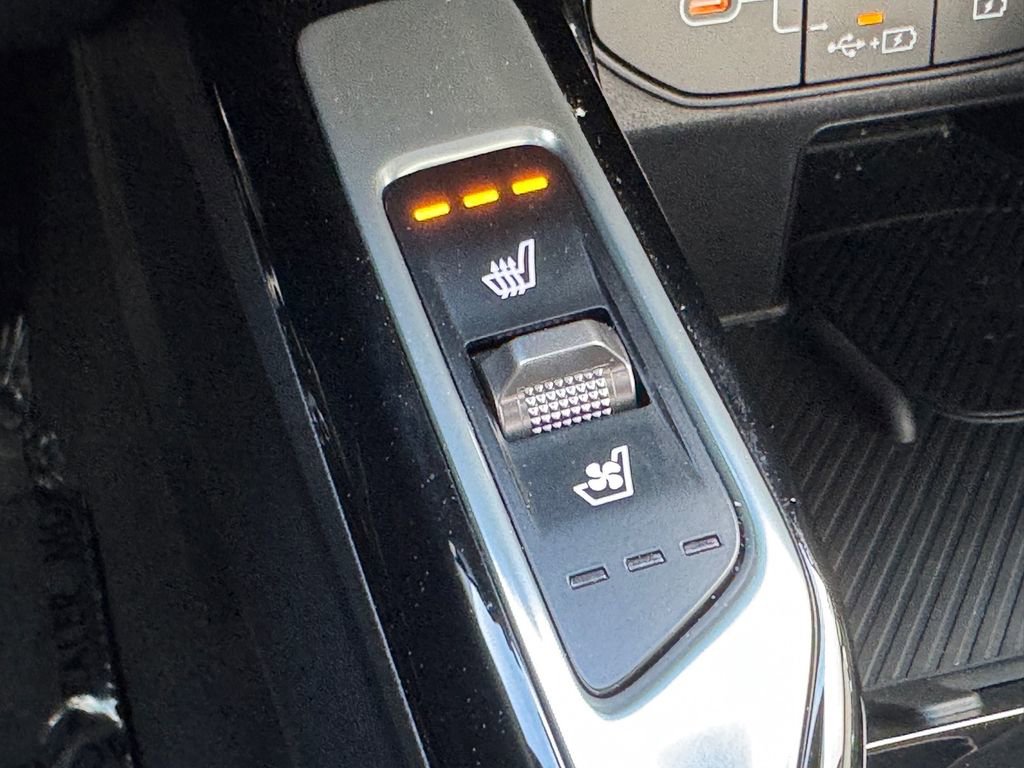 Certified 2025 Kia Sorento SX image 21