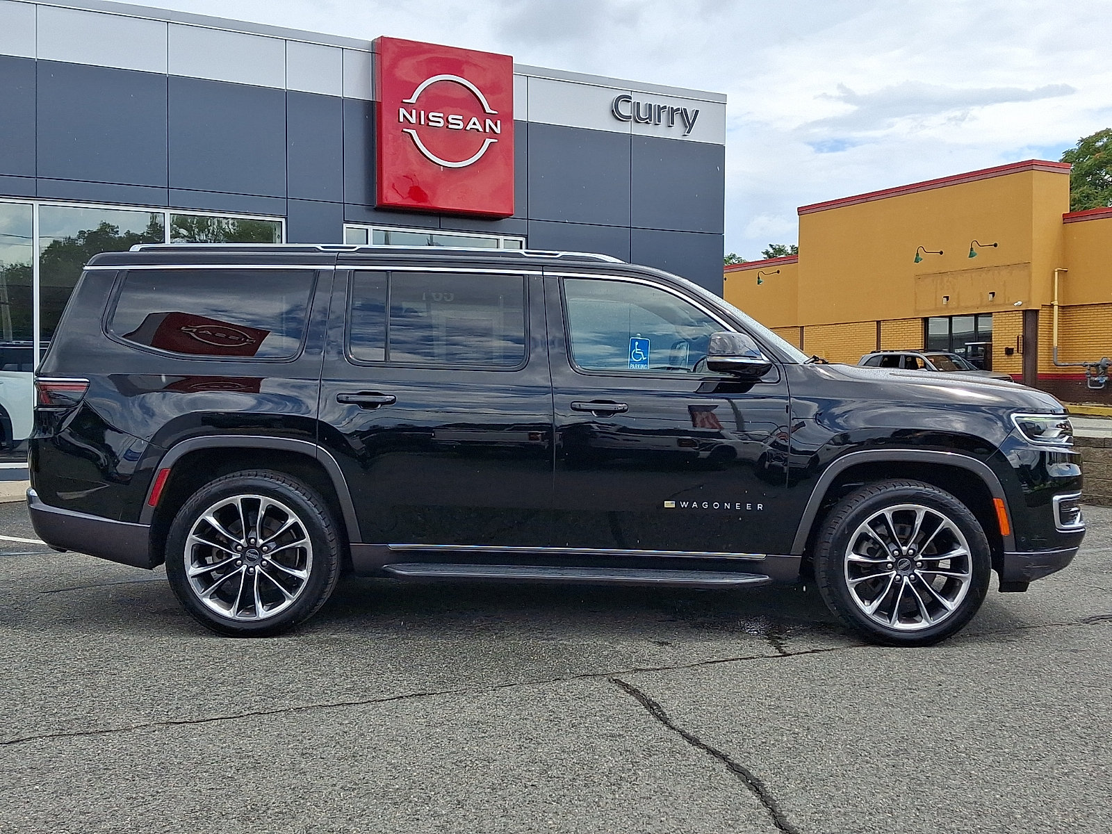 Used 2022 Jeep Wagoneer Series II w/ Premium Group I AWD/4WD image 8