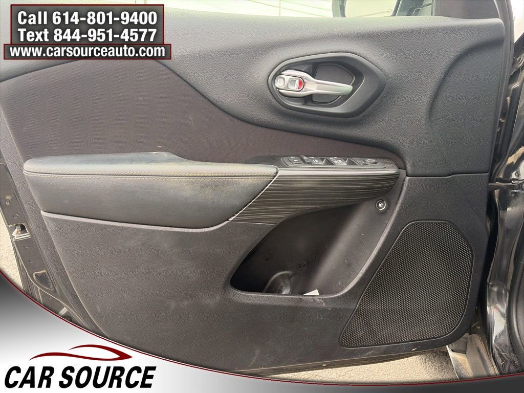 Used 2014 Jeep Cherokee Latitude w/ Comfort/Convenience Group image 16