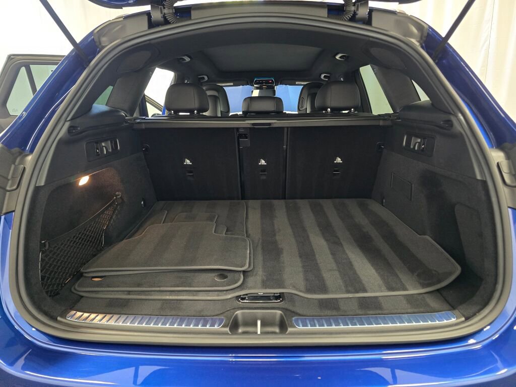 Used 2024 Mercedes-Benz GLC 300 4MATIC image 9