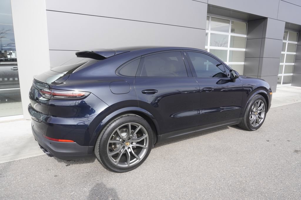 Used 2022 Porsche Cayenne Coupe image 4