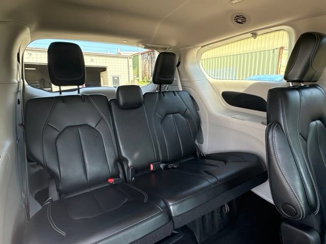 Used 2023 Chrysler Pacifica Touring-L FWD image 41