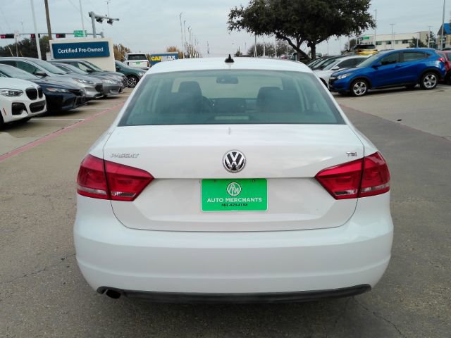 Used 2014 Volkswagen Passat 1.8T Wolfsburg Edition image 7