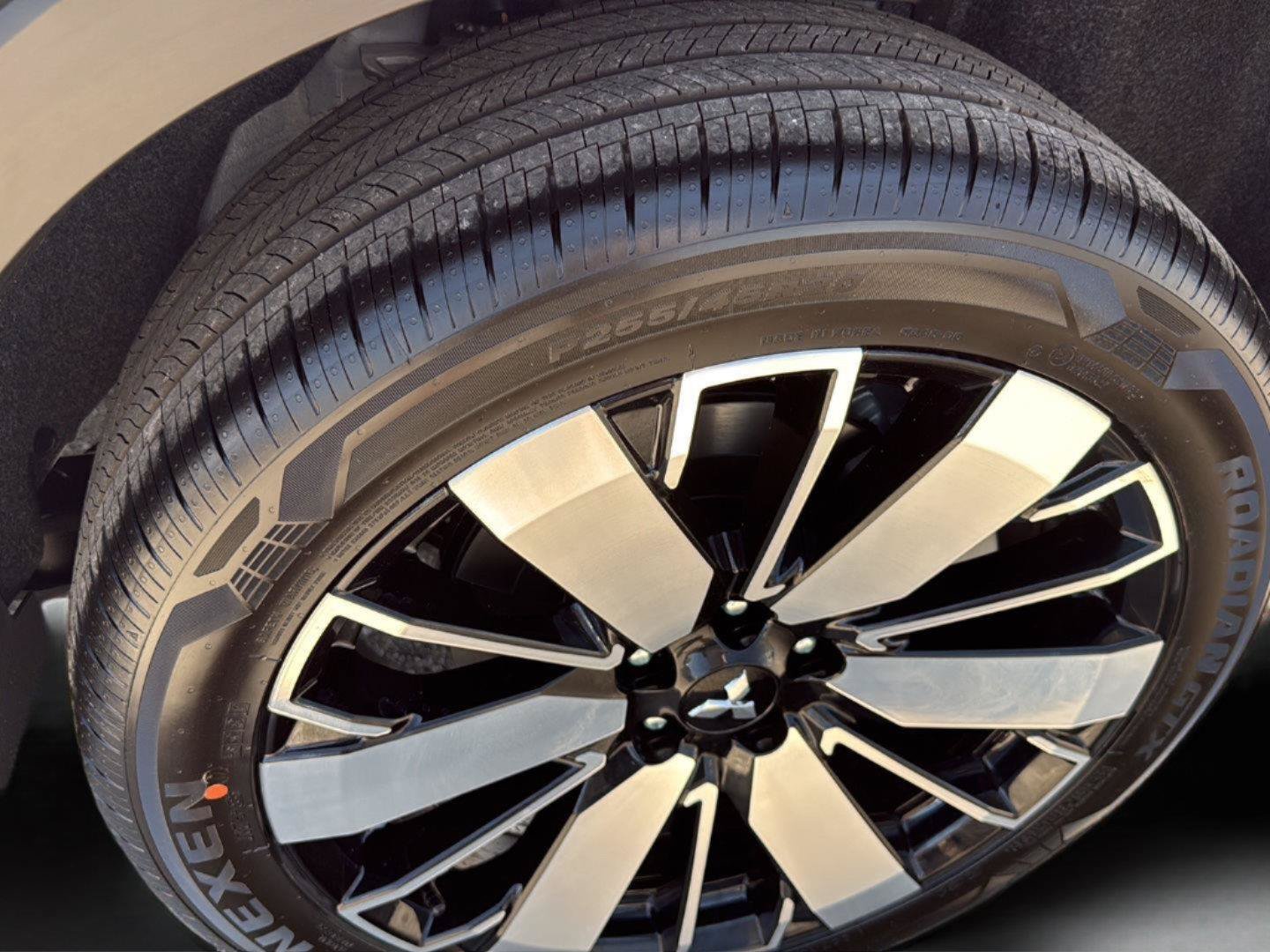 New 2026 Mitsubishi Outlander SE FWD image 10