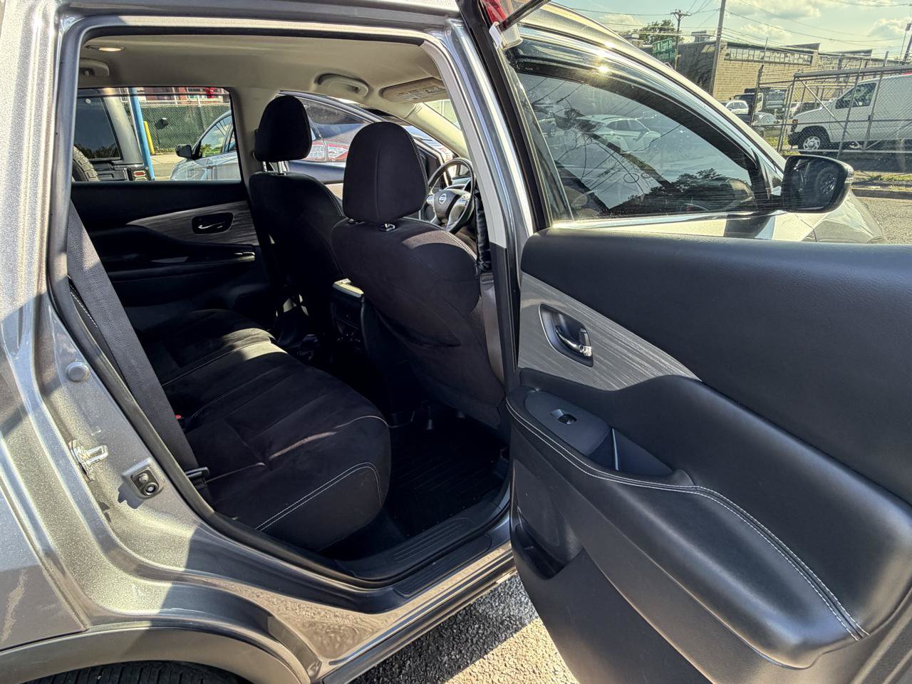 Used 2018 Nissan Murano SV AWD/4WD image 23