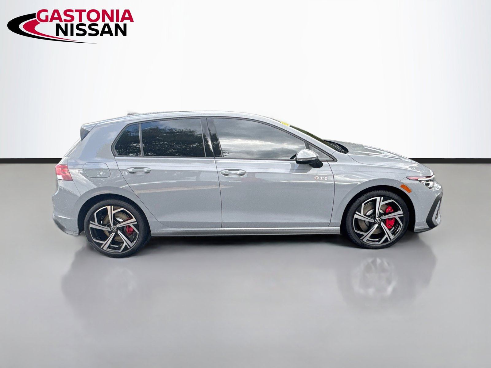 Used 2025 Volkswagen GTI SE FWD image 10
