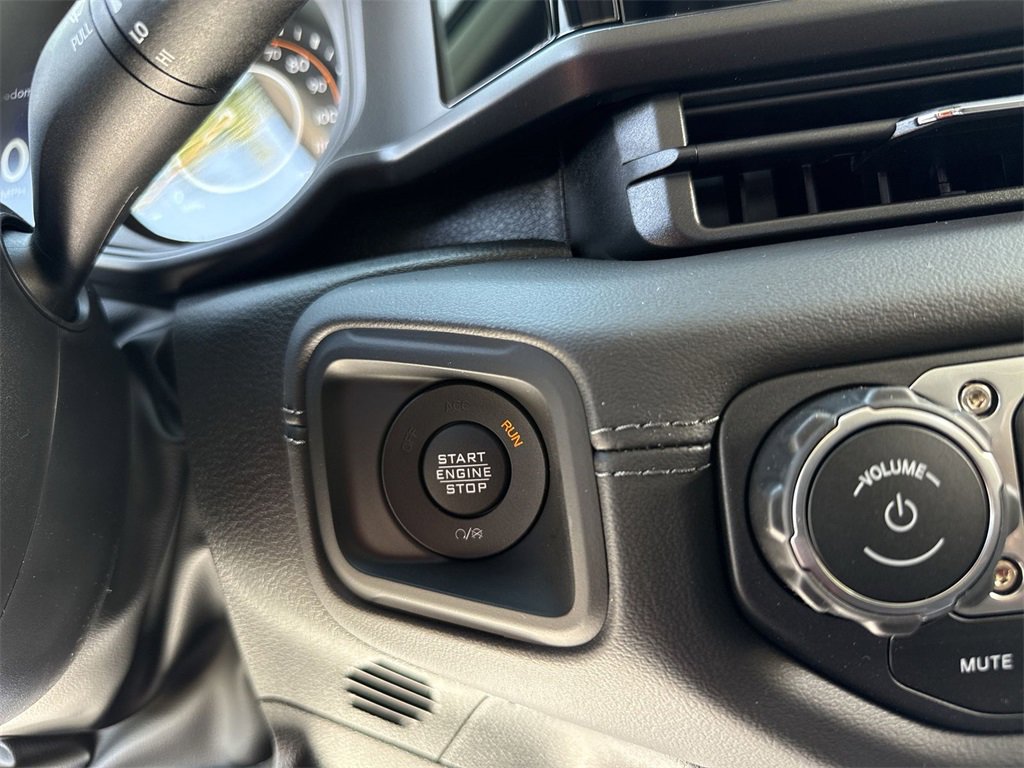 New 2025 Jeep Gladiator Rubicon w/ Safety Group image 18