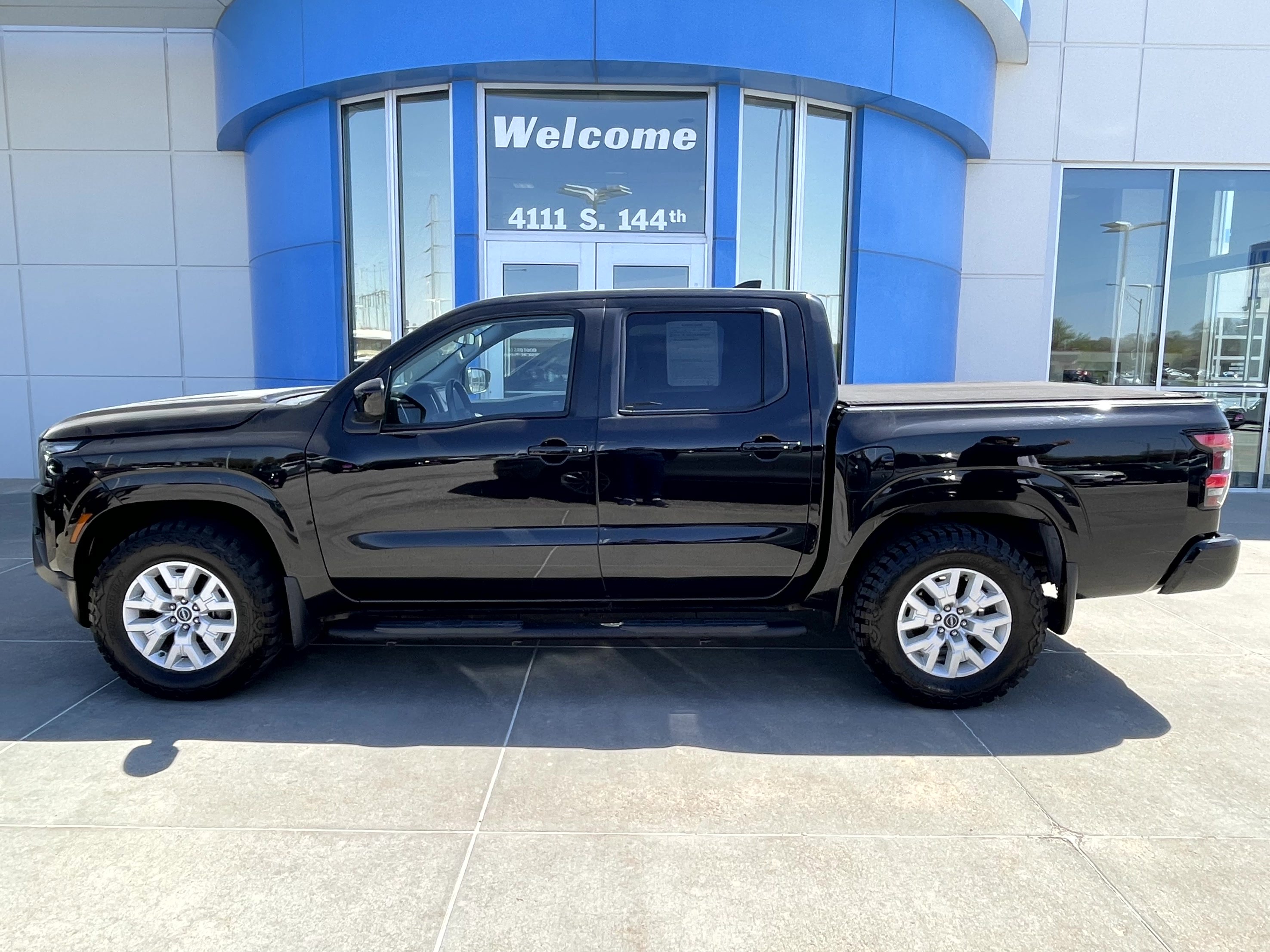 Used 2022 Nissan Frontier SV AWD/4WD image 1
