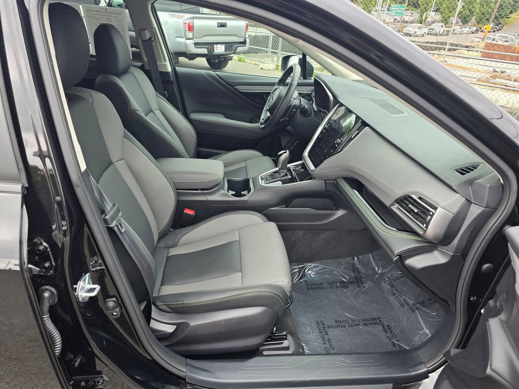 Used 2025 Subaru Outback Onyx Edition AWD/4WD image 13