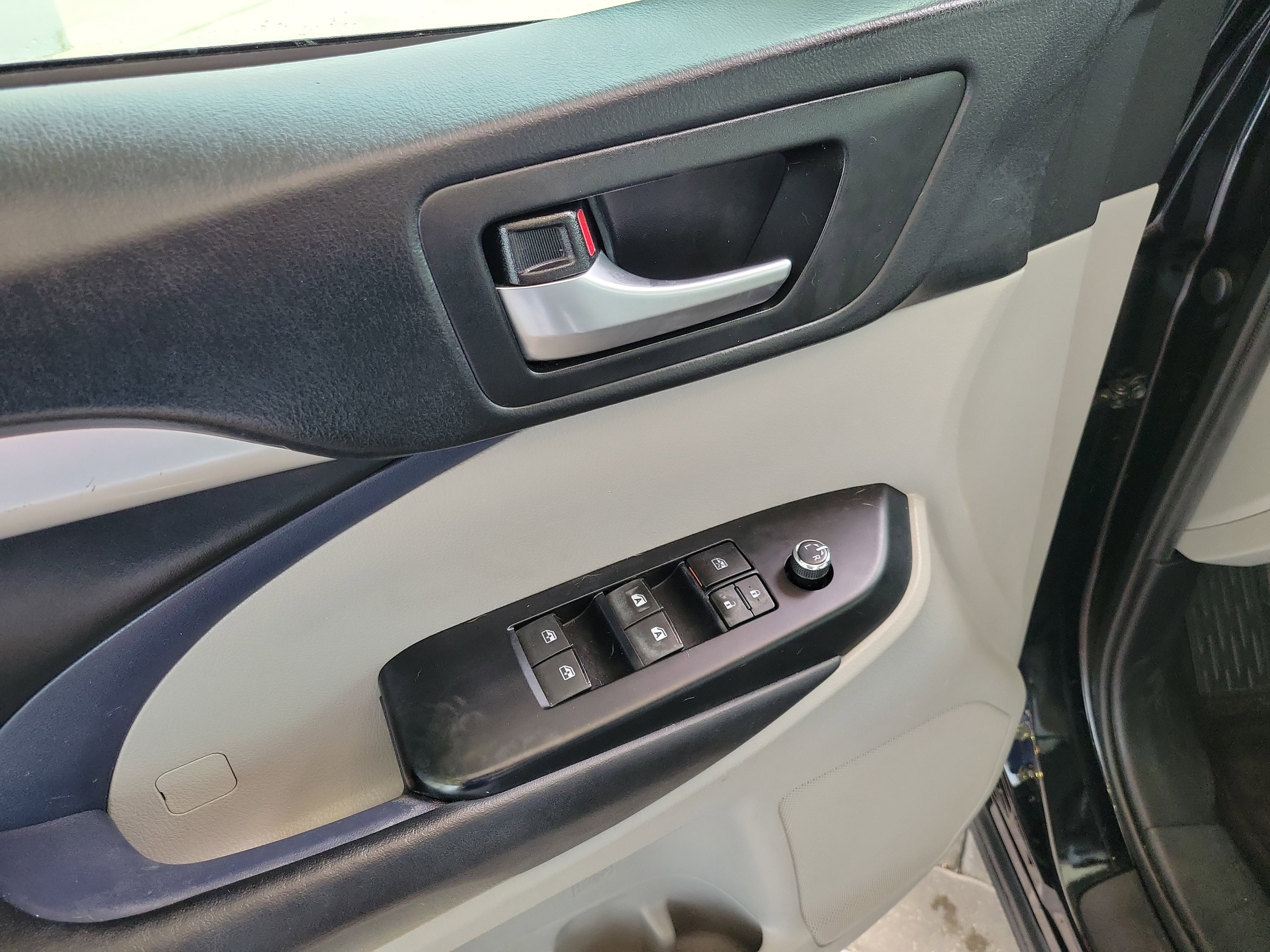 Used 2019 Toyota Highlander XLE image 11