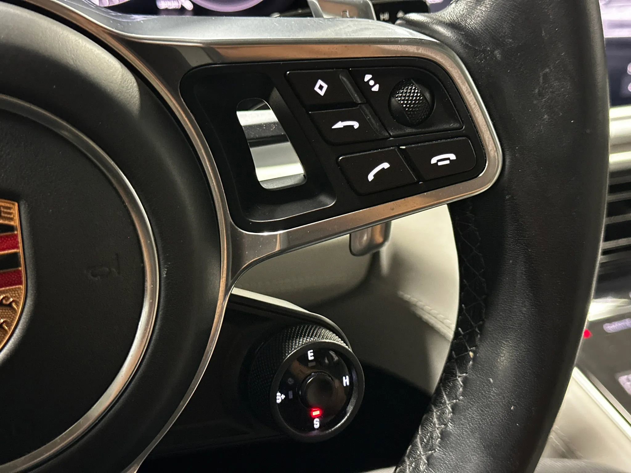 Used 2018 Porsche Panamera 4 w/ Premium Package Plus AWD/4WD image 31