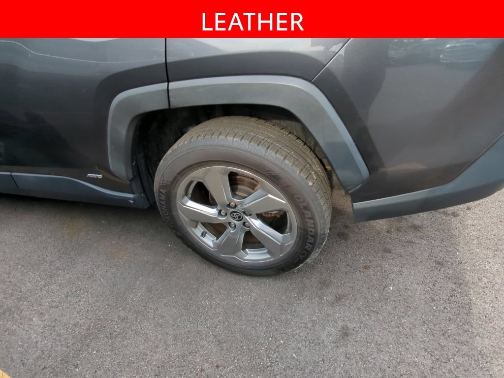 Used 2020 Toyota RAV4 Limited AWD/4WD image 5