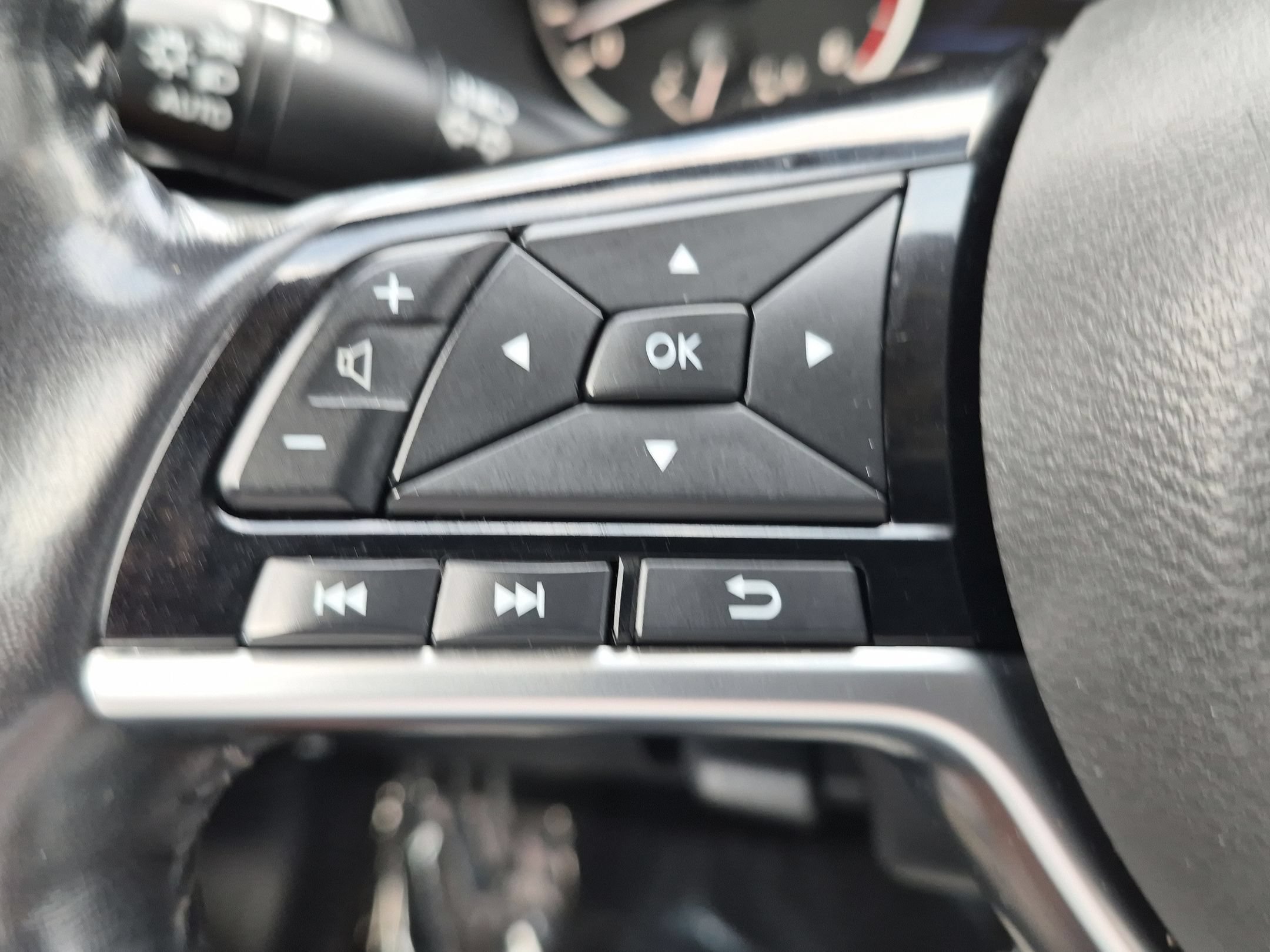 Used 2020 Nissan Altima 2.5 SL FWD image 14