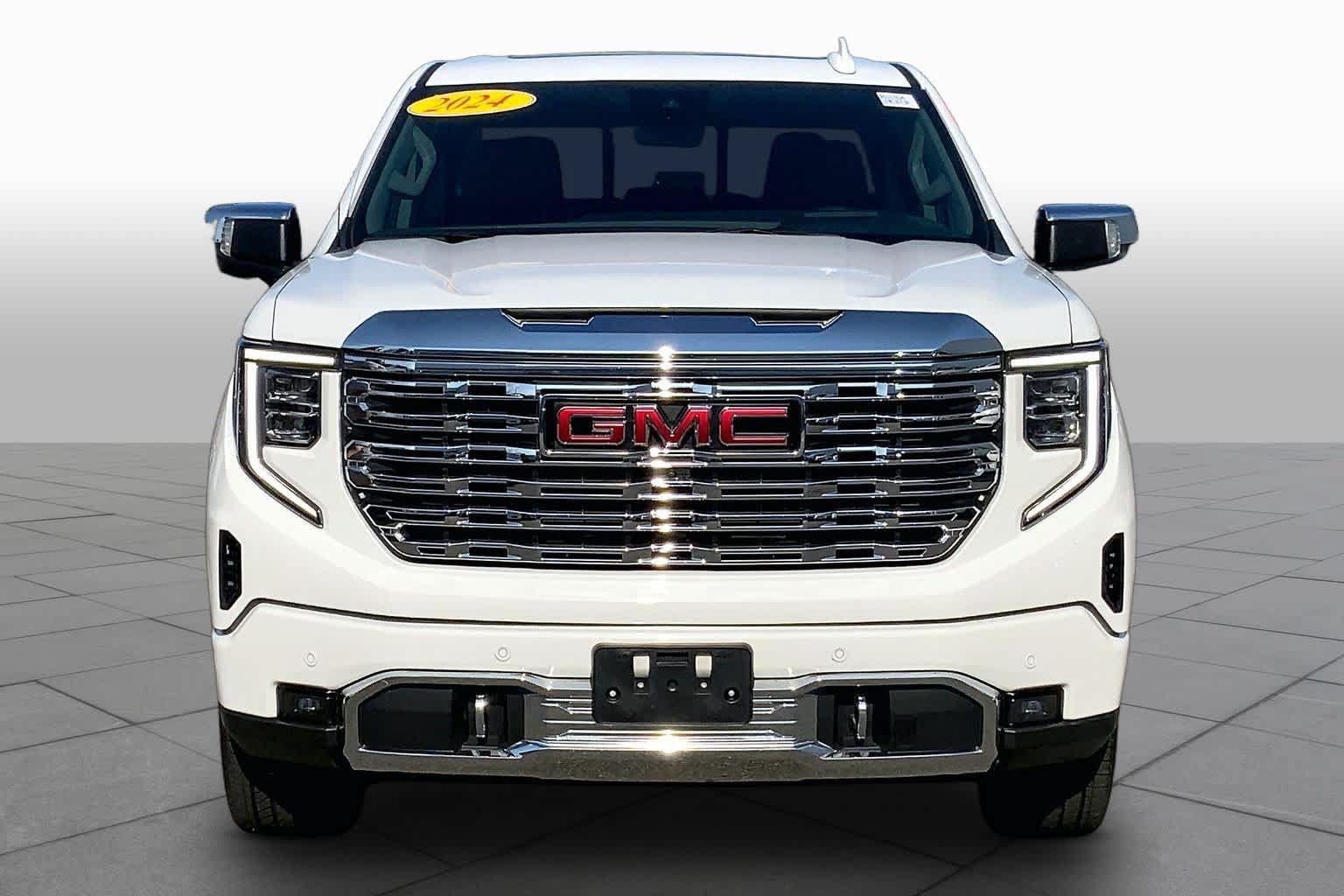 Used 2024 GMC Sierra 1500 Denali w/ Denali Reserve Package AWD/4WD image 4