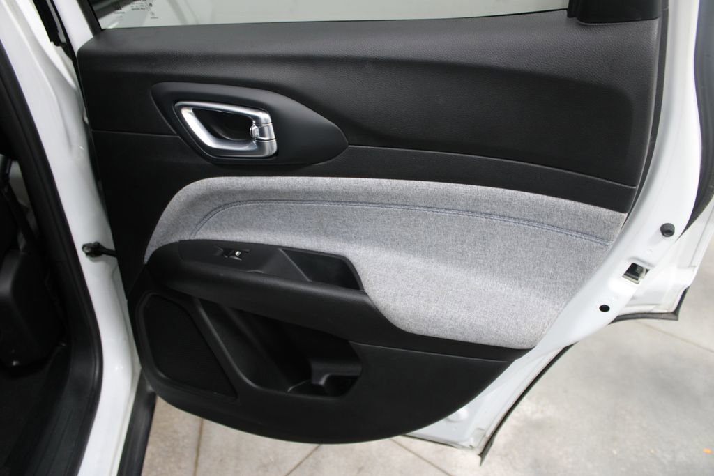 Used 2024 Jeep Compass Latitude image 23