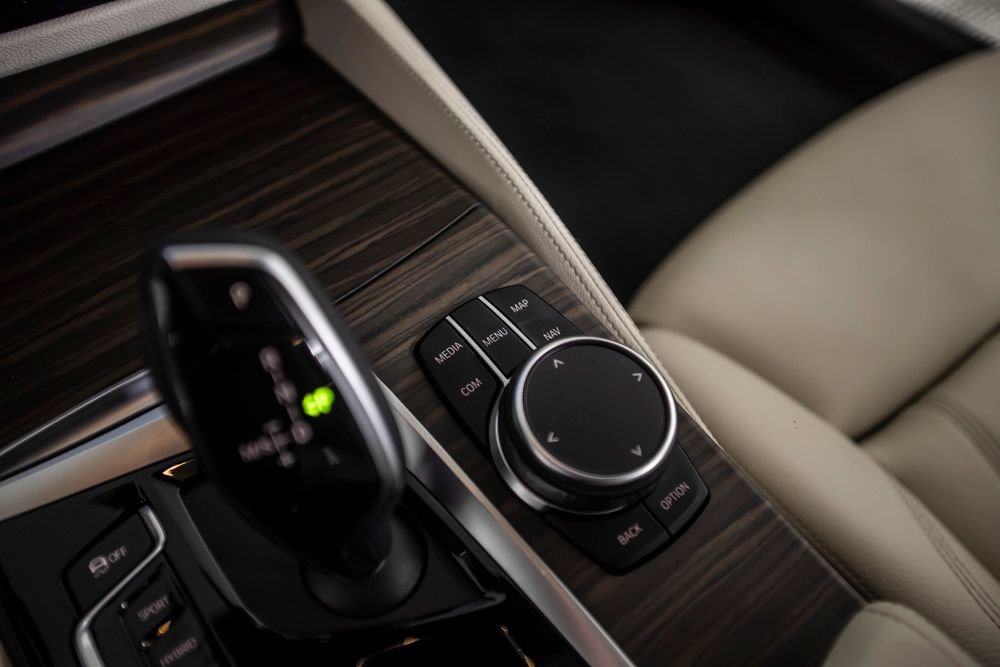 Used 2023 BMW 530e w/ M Sport Package RWD image 32