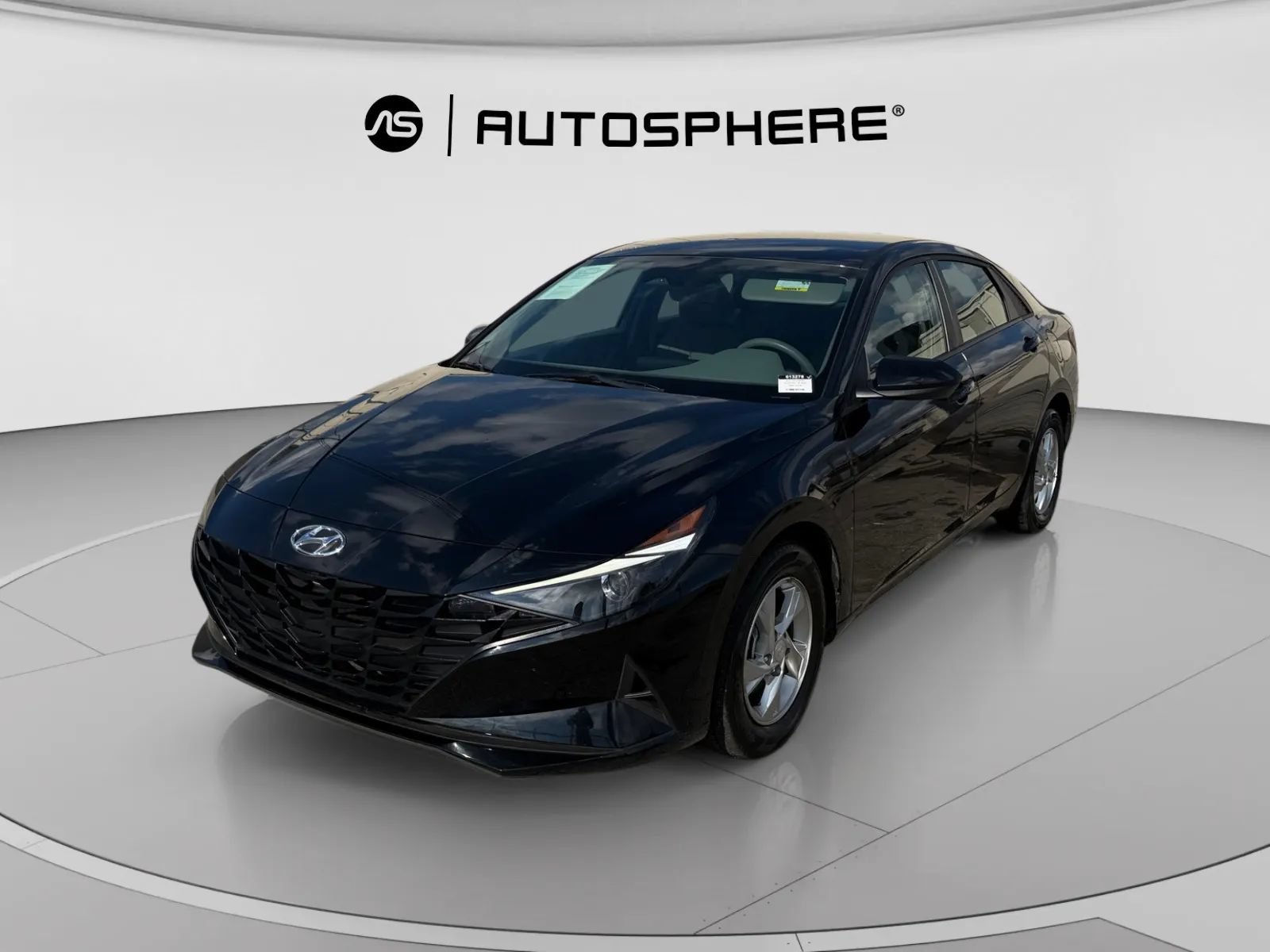 Used 2023 Hyundai Elantra SE w/ Preferred Accessory Package FWD image 3