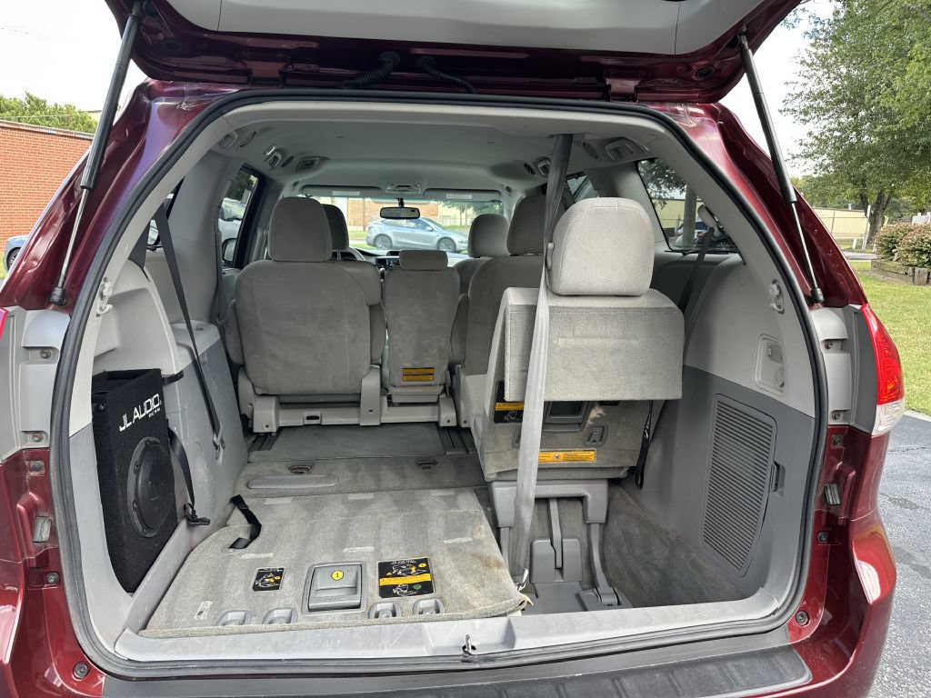 Used 2014 Toyota Sienna LE FWD image 27