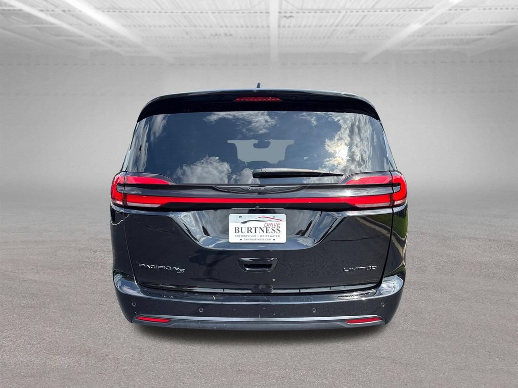 Used 2025 Chrysler Pacifica Limited FWD image 11