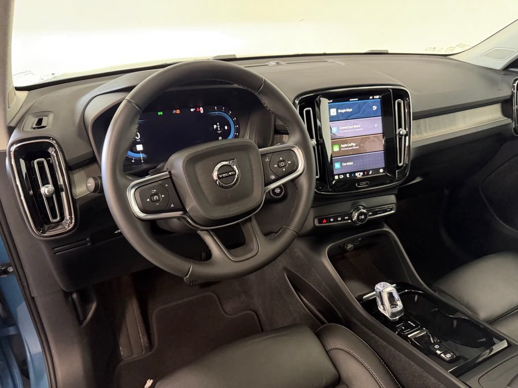 Used 2023 Volvo XC40 B5 Plus w/ Driver Assist Package AWD/4WD image 11