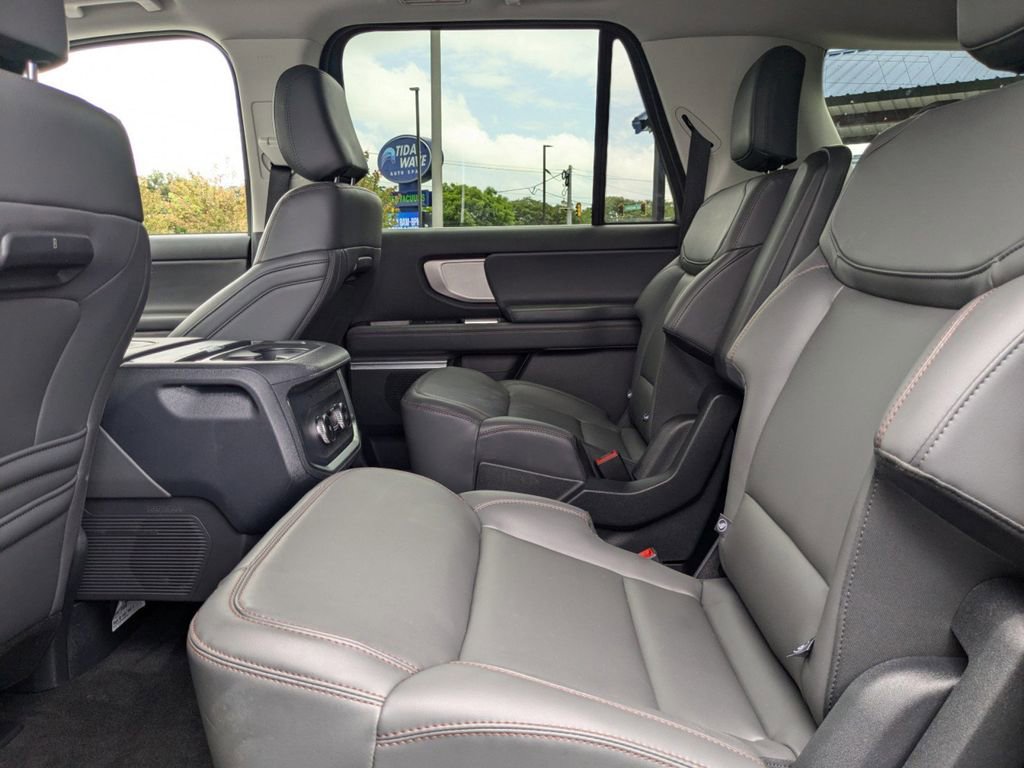 New 2025 Ford Expedition Max Active image 16