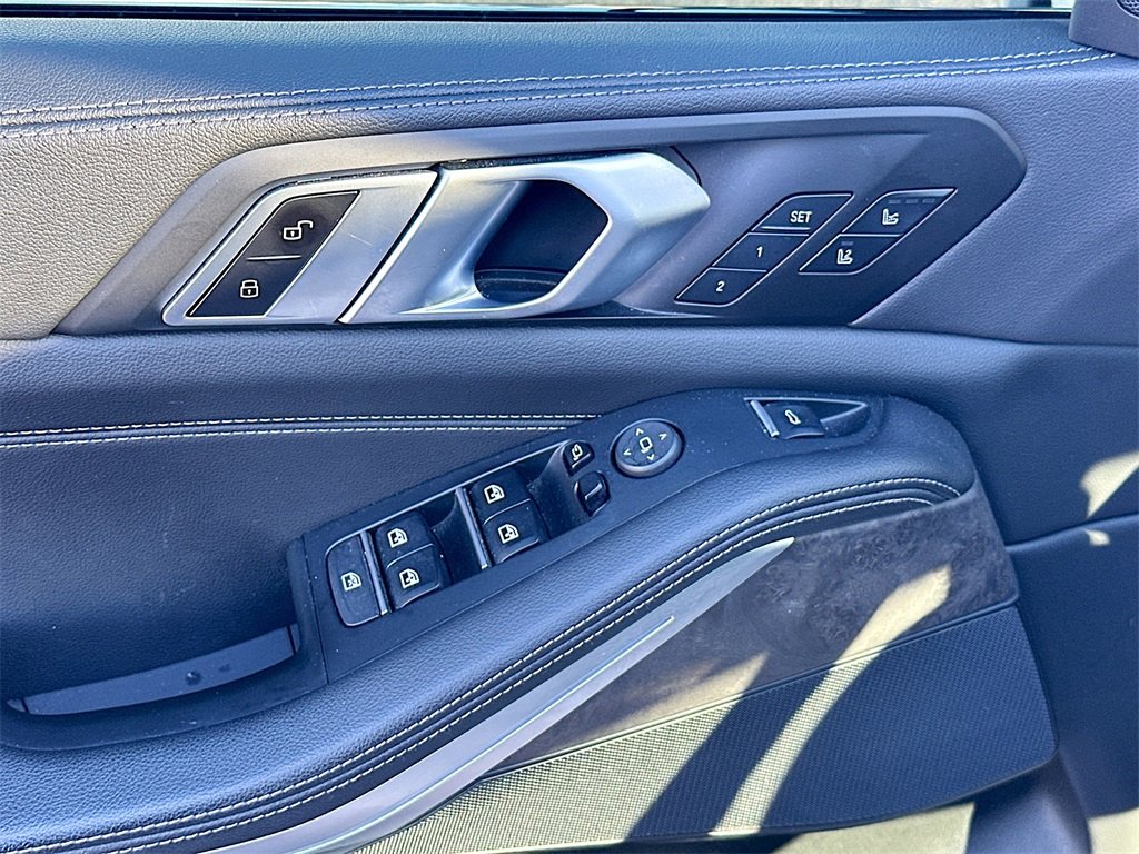 Used 2022 BMW X5 xDrive40i w/ M Sport Package image 21