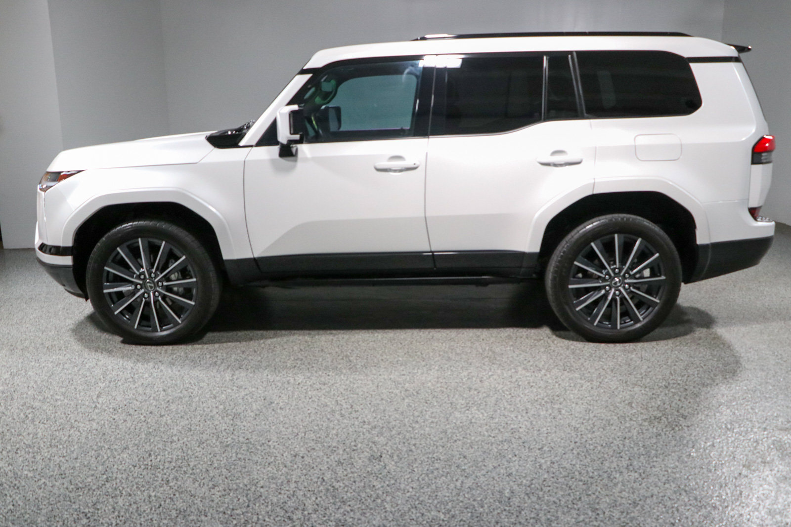 Used 2024 Lexus GX 550 w/ Accessory Package (Z1) AWD/4WD image 10