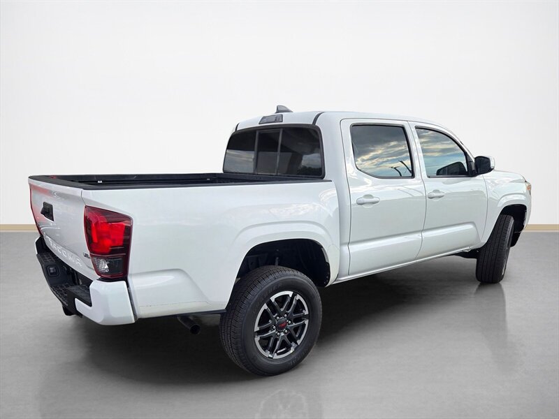 Used 2021 Toyota Tacoma SR AWD/4WD image 4